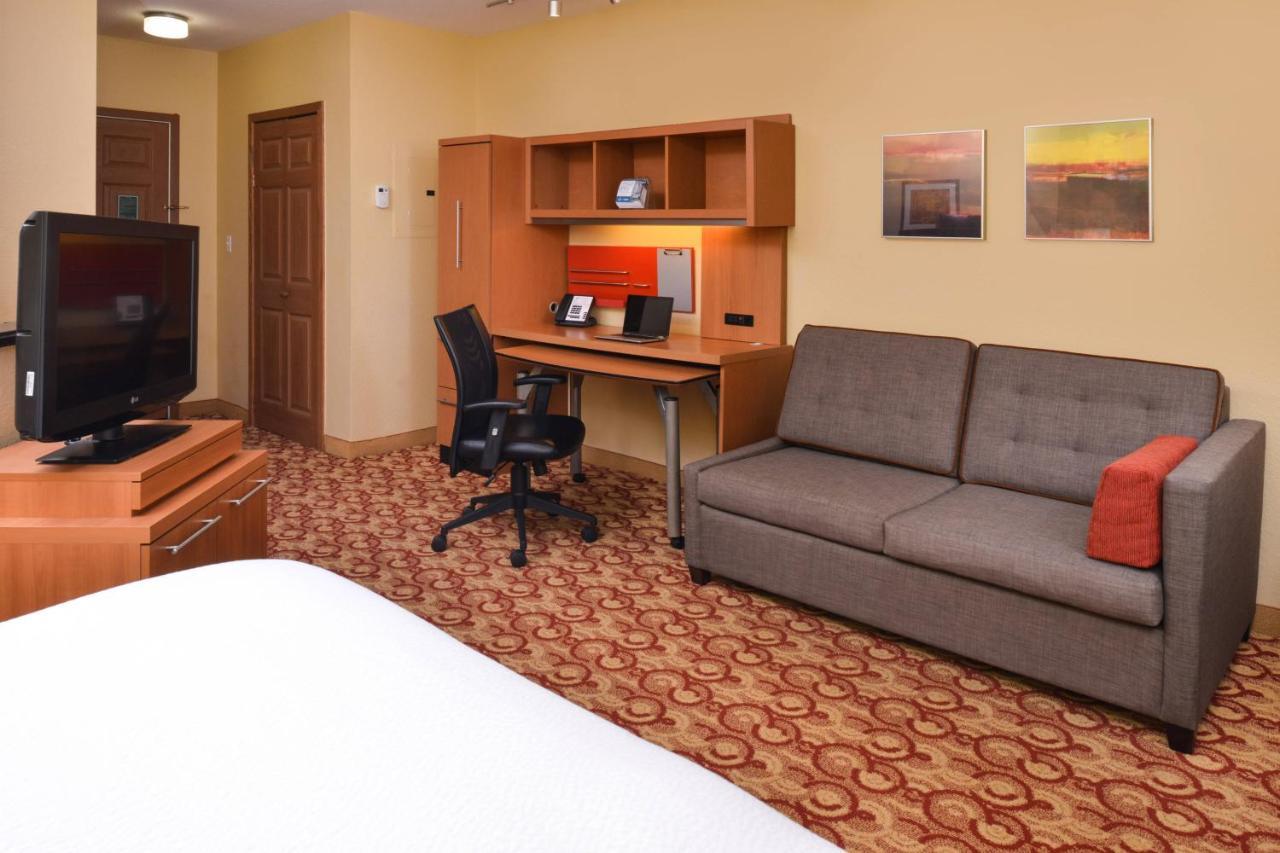 Candlewood Suites Miami Lakes By Ihg Exterior photo