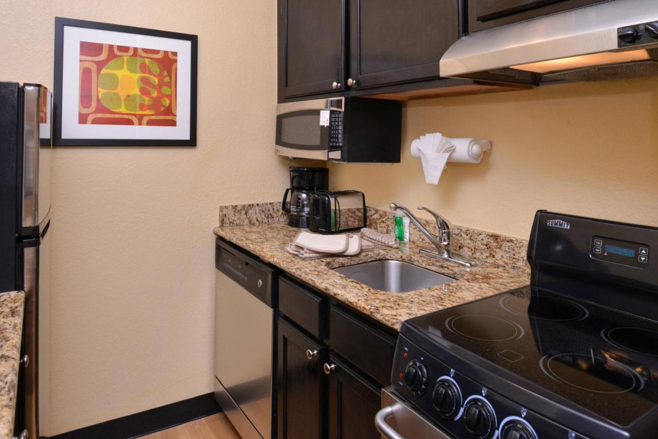 Candlewood Suites Miami Lakes By Ihg Exterior photo