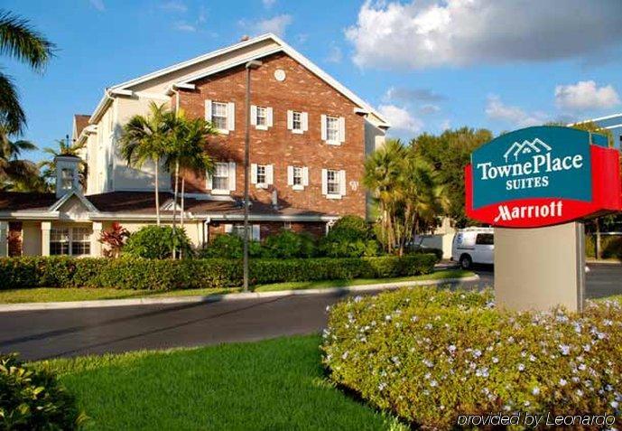 Candlewood Suites Miami Lakes By Ihg Exterior photo